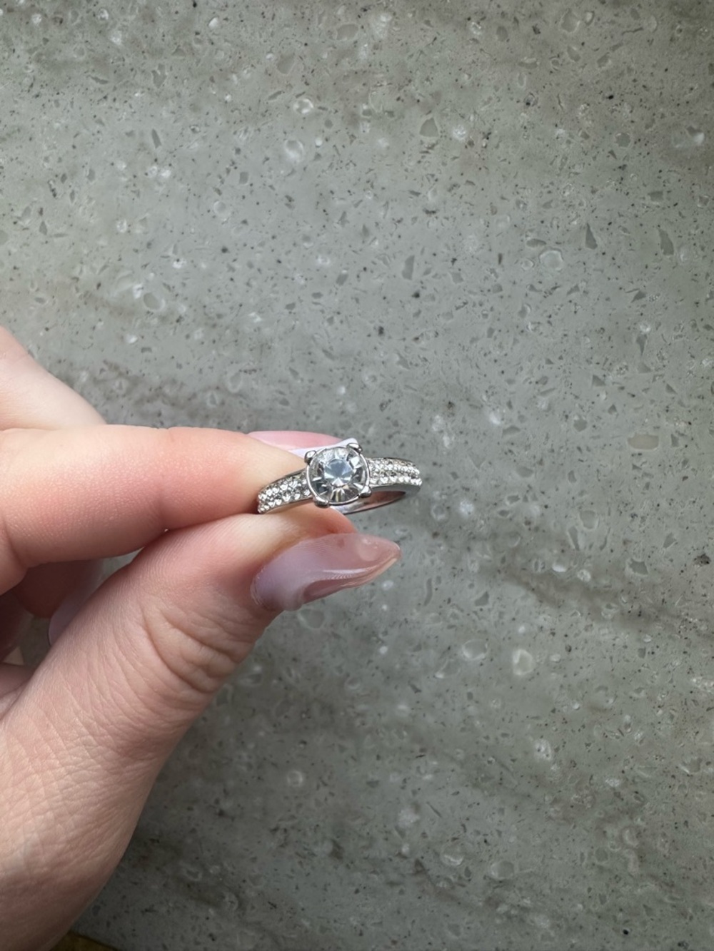 Swarovski size 6 Crystal Ring - Picture 2 of 6